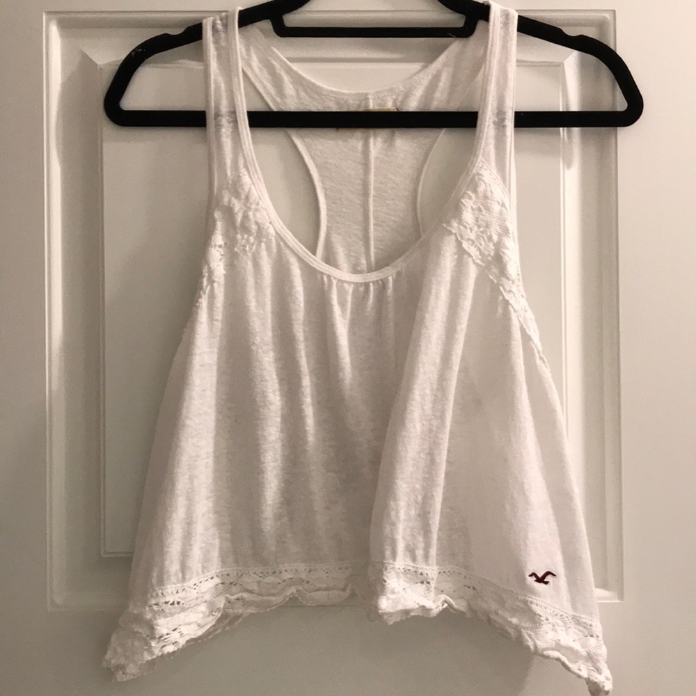 Hollister | White racerback cropped tank with lace